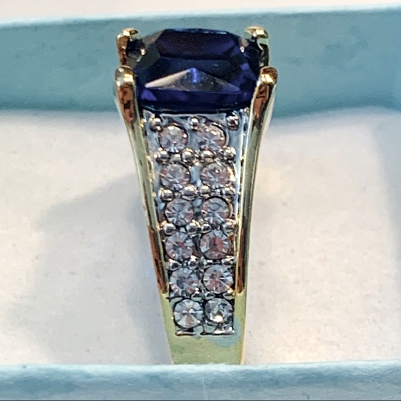 💙🆕 Plated Gold Ring with Blue Gemstone - Picture 4 of 9
